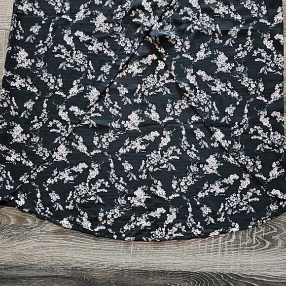 🌴 Forever 21 floral Hi Low Skirt 🌴 - Picture 2 of 5